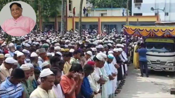  সিরাজগঞ্জ পৌর মালসাপাড়া কবরস্থানে চির নিদ্রায় শায়িত হলেন সাবেক সংসদ সদস্য আব্দুল মান্নান তালুকদার তারিকুল আলম, ব্যুরো প্রধান রাজশাহীঃ পাঁচ দফা জানাজা নামাজ শেষে শনিবার ( ১৯ জুলাই) বাদ আসর সিরাজগঞ্জ পৌর মালসাপাড়া কবরস্থানে চির নিদ্রায় শায়িত হলেন বিএনপি চেয়ারপার্সনের উপদেষ্ঠা পরিষদের সদস্য সিরাজগঞ্জ ৩ রায়গঞ্জ তাড়াশের টানা চারবার নির্বাচিত সাবেক জাতীয় সংসদ সদস্য ও সংসদীয় স্থানীয় সরকারের স্থায়ী কমিটির সাবেক সভাপতি ও সিরাজগঞ্জ জেলা বিএনপির সাবেক সভাপতি বর্ষীয়ান জননেতা আব্দুল মান্নান তালুকদার। গত শুক্রবার ( ১৮ জুলাই) সকালে ঢাকার ধানমন্ডি নিজ বাড়িতে বার্ধক্যজনিত কারণে মৃত্যুবরণ করেন বিএনপি দলীয় সাবেক চারবারের সাংসদ আব্দুল মান্নান তালুকদার। তার মৃত্যুতে শোক প্রকাশ করেন বিএনপির ভারপ্রাপ্ত চেয়ারম্যান তারেক রহমান, মহাসচিব ফখরুল ইসলাম আলমগীর ও স্থায়ী কমিটির সদস্য ইকবাল হাসান মাহমুদ টুকু। শুক্রবার বাদ যহর জাতীয় সংসদ ভবনের দক্ষিণ প্লাজায় মরহুম আব্দুল মান্নান তালুকদারে প্রথম জানাজা নামাজ অনুষ্ঠিত হয়। শনিবার সকালে সিরাজগঞ্জের তাড়াশে দ্বিতীয় জানাজা নামাজ ও তার গ্রাম ধুবিলে তৃতীয় জানাজ নামাজ ও বাদ যহর রায়গঞ্জের হাইস্কুল মাঠে চতুর্থ জানাজা নামাজ অনুষ্ঠিত হয়। মরহুম আবদুল মান্নান তালুকদারে শেষ জানাজা নামাজ বাদ আসর সিরাজগঞ্জ সরকারি ইসলামিয়া কলেজ মাঠে অনুষ্ঠিত হয়। এ সময় মরহুমের বিদেহী আত্নার মাগফিরাত কামনা করে বক্তব্য রাখেন বিএনপি জাতীয় নির্বাহী কমিটির সদস্য ও জেলা বিএনপির সাবেক সাধারণ সম্পাদক সাবেক মেয়র এডভোকেট মোকাদ্দেছ আলী, বিএনপি জাতীয় নির্বাহী কমিটির সদস্য ও জেলা বিএনপির সাধারণ সম্পাদক সাইদুর রহমান বাচ্চু ও মরহুমের দ্বিতীয় ছেলে জেলা বিএনপির নির্বাহী সদস্য রাহিদ মান্নান তালুকদার লেলিন। পঞ্চমবারের জানাজা নামাজ শেষে পৌর মালসাপাড়া কবরস্থানে তার দাফনকাজ সম্পন্ন করা হয়।মরহুম আবদুল মান্নান তালুকদারের প্রতিটি জানাজা নামাজে হাজার হাজার ধর্মপ্রাণ মুসল্লীরা অংশ গ্রহণ  করে।  তারিকুল আলম, সিরাজগঞ্জ  ১৯-৭-২০২৫ইং মেইলে ছবি আছে ￼