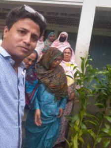 ---📰 পরিবেশের ভারসাম্য রক্ষায় উদ্দীপনামূলক উদ্যোগ — বাওসি বাঙালি সরকারি প্রাথমিক বিদ্যালয়ে বৃক্ষরোপণ কর্মসূচি
✍️ মাহবুবুল আলম বিজয় সংবাদ | বুরো প্রধান ময়মনসিংহ বিভাগ।
জামালপুর জেলার সরিষাবাড়ি উপজেলার বাওসি বাঙালি সরকারি প্রাথমিক বিদ্যালয়ে পরিবেশ সচেতনতা বৃদ্ধির লক্ষ্যে অনুষ্ঠিত হলো এক অনুপ্রেরণাদায়ক বৃক্ষরোপণ কর্মসূচি।
বিদ্যালয়ের সম্মানিত প্রধান শিক্ষক মহোদয়, সহকারী শিক্ষকবৃন্দ ও শিক্ষার্থীদের সম্মিলিত অংশগ্রহণে এ কর্মসূচি প্রাণ পায়। স্কুল প্রাঙ্গণে নানা জাতের ফলজ, বনজ ও ঔষধি গাছ রোপণের মধ্য দিয়ে বিদ্যালয়ের সৌন্দর্য বৃদ্ধি ও পরিবেশের ভারসাম্য রক্ষার লক্ষ্যে এই মহৎ উদ্যোগ নেওয়া হয়।
বিশেষভাবে উল্লেখযোগ্য, প্রতি বছরই গভীর ভালোবাসা থেকে এই পরিবেশ রক্ষার দায়িত্ব নিজ কাঁধে তুলে নেন এলাকার গর্ব, শ্রদ্ধেয় জোবায়ের আহমেদ সাফি পাঠান। তিনি একান্তভাবে নিজ উদ্যোগে বিদ্যালয়ে গাছ লাগিয়ে চলেছেন পরিবেশ ও ভবিষ্যৎ প্রজন্মের জন্য একটি সবুজ বার্তা পৌঁছে দিতে।
তিনি বলেন,
> “শিশুদের মধ্যে ছোটবেলা থেকেই গাছের প্রতি ভালোবাসা জাগিয়ে তুলতে হবে। গাছ শুধু ছায়া দেয় না, আমাদের জীবন বাঁচায়। বিদ্যালয়গুলো হোক সবুজের আশ্রয়স্থল।”
বিদ্যালয় কর্তৃপক্ষ তাঁর এ মহৎ উদ্যোগকে সাদরে গ্রহণ করে এবং ভবিষ্যতেও এই ধারা অব্যাহত থাকবে বলে আশাবাদ ব্যক্ত করেন।
🌿 “গাছ লাগান, পরিবেশ বাঁচান — ভবিষ্যৎ প্রজন্মকে দিন একটি সবুজ পৃথিবী” 🌿