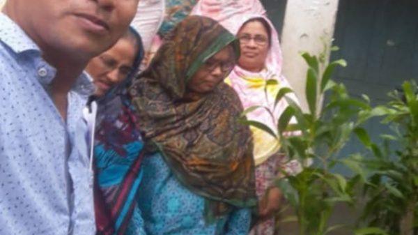 --- 📰 পরিবেশের ভারসাম্য রক্ষায় উদ্দীপনামূলক উদ্যোগ — বাওসি বাঙালি সরকারি প্রাথমিক বিদ্যালয়ে বৃক্ষরোপণ কর্মসূচি ✍️ মাহবুবুল আলম বিজয় সংবাদ | বুরো প্রধান ময়মনসিংহ বিভাগ। জামালপুর জেলার সরিষাবাড়ি উপজেলার বাওসি বাঙালি সরকারি প্রাথমিক বিদ্যালয়ে পরিবেশ সচেতনতা বৃদ্ধির লক্ষ্যে অনুষ্ঠিত হলো এক অনুপ্রেরণাদায়ক বৃক্ষরোপণ কর্মসূচি। বিদ্যালয়ের সম্মানিত প্রধান শিক্ষক মহোদয়, সহকারী শিক্ষকবৃন্দ ও শিক্ষার্থীদের সম্মিলিত অংশগ্রহণে এ কর্মসূচি প্রাণ পায়। স্কুল প্রাঙ্গণে নানা জাতের ফলজ, বনজ ও ঔষধি গাছ রোপণের মধ্য দিয়ে বিদ্যালয়ের সৌন্দর্য বৃদ্ধি ও পরিবেশের ভারসাম্য রক্ষার লক্ষ্যে এই মহৎ উদ্যোগ নেওয়া হয়। বিশেষভাবে উল্লেখযোগ্য, প্রতি বছরই গভীর ভালোবাসা থেকে এই পরিবেশ রক্ষার দায়িত্ব নিজ কাঁধে তুলে নেন এলাকার গর্ব, শ্রদ্ধেয় জোবায়ের আহমেদ সাফি পাঠান। তিনি একান্তভাবে নিজ উদ্যোগে বিদ্যালয়ে গাছ লাগিয়ে চলেছেন পরিবেশ ও ভবিষ্যৎ প্রজন্মের জন্য একটি সবুজ বার্তা পৌঁছে দিতে। তিনি বলেন, > “শিশুদের মধ্যে ছোটবেলা থেকেই গাছের প্রতি ভালোবাসা জাগিয়ে তুলতে হবে। গাছ শুধু ছায়া দেয় না, আমাদের জীবন বাঁচায়। বিদ্যালয়গুলো হোক সবুজের আশ্রয়স্থল।” বিদ্যালয় কর্তৃপক্ষ তাঁর এ মহৎ উদ্যোগকে সাদরে গ্রহণ করে এবং ভবিষ্যতেও এই ধারা অব্যাহত থাকবে বলে আশাবাদ ব্যক্ত করেন। 🌿 “গাছ লাগান, পরিবেশ বাঁচান — ভবিষ্যৎ প্রজন্মকে দিন একটি সবুজ পৃথিবী” 🌿