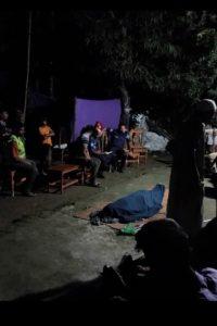 মৌলভীবাজার জেলা কামালগঞ্জ থানা  মাগরিবের নামাজের অজু করতে গিয়ে বৃদ্বার মৃ-ত্যুকমলগঞ্জ উপজেলার রহিমপুর ইউনিয়নের প্রতাপী গ্রামের মোসাম্মৎ সৈদল বেগম (৮৫) এর নিজ বাড়ি পুকুরে মৃ-তদেহ পাওয়া গেছে।। খবর পেয়ে ঘটনাস্থলে আসেন কমলগঞ্জ থানা পুলিশ।

ঘটনার সত্যতা নিশ্চিত করে কমলগঞ্জ থানার এসআই রাজিব রায় জানান- বৃদ্ধা মাগরিবের নামাযের অজু করতে পুকুরে গিয়েছিলেন।