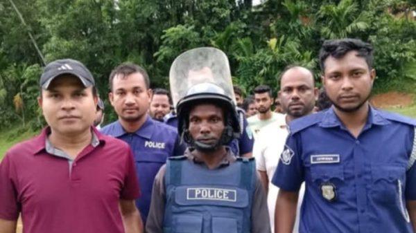 মৌলভীবাজার জেলা কমলগঞ্জ থানা অফিসার ইনচার্জ এর নেতৃত্বে কমলগঞ্জ থানা টিম অক্লান্ত পরিশ্রম করে রহিমপুর ইউনিয়ন বড়চেগ গ্রামের মোঃ ময়ূর মিয়া হ-ত্যা মামলার আসামী- রিপন দেবনাথ কে গ্রেফতার করা হয়।।