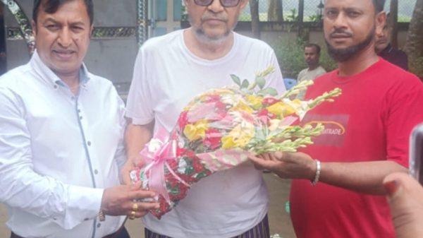 ইতালিস্থ নরসিংদী জেলা বিএনপির সাধারণ সম্পাদককে সংবর্ধনা মোঃ মোবারক হোসেন বিশেষ প্রতিনিধি, ইতালিস্থ " নরসিংদী জেলা বিএনপির সাধারণ সম্পাদক জনাব আমান উল্লাহ আমান এর সুজন্য সাক্ষাৎ , তিন তিনবারের সাবেক এমপি, আলহাজ্ব সরদার সাখাওয়াত হোসেন বকুল ভাইয়ের সাথে দেখা করেন,19/7/2025, বেলাব উপজেলা প্রবাসী তরুণ দলের সভাপতি ,মোবারক হোসেন সরকার, বেলাব উপজেলা ছাত্রদলের সভাপতি প্রার্থী, আশিক মামুন সুজন, সল্লাবাদ ইউনিয়ন যুবদলের সভাপতি প্রার্থী সুমন সরকার, বেলাব উপজেলা যুবদলের নেতা, ওহিদ মিয়া , ১ নং ওয়ার্ড ,2 নং ওয়ার্ড ,৩ নং ওয়ার্ড, সর্বতরের জনগণ উপস্থিত ছিলেন, বেলাব উপজেলা সর্বস্তরের জনগণ উপস্থিত ছিলেন মোঃ ইউনুস মিয়া, মোঃ কাজল মিয়া, মোঃ ইসমাইল, মোহাম্মদ লুৎফুর রহমান, ইসমাইল ফরাজী ছাত্রদল, আলহাজ্ব সরদার সাখাওয়াত হোসেন বকুল সাহেবের সাথে আমাদের আলোচনা হয়, নিলখিয়া গ্রামে আসার আগমন উপলক্ষে আলোচনা করা হয়