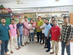 ইতালিস্ত নরসিংদী জেলা সাধারণ সম্পাদক আমান উল্লাহ আমান আগমন উপলক্ষে বেলাব উপজেলা বিএনপির ও অঙ্গ সংগঠনের সংবর্ধনা মোঃ মোবারক হোসেন 
বিশেষ প্রতিনিধি, 

১৪ই জুলাই ২০২৫ইং ইতালিস্ত নরসিংদী জেলা  বিএনপির সাধারণ সম্পাদক, আমান উল্লাহ আমান, বেলাব উপজেলা সাবেক চেয়ারম্যান, আহসান হাবিব বিপ্লব সাহেবের সাথে সৌজন্য সাক্ষাৎ 
এখানে উপস্থিত ছিলেন বেলাব উপজেলা ছাত্রদলের আহ্বায়ক আশিক সুজন মামুন , বেলাব উপজেলা প্রবাসী তরুণ দলের সভাপতি, মোবারক সরকার, সাবেক সাংগঠনিক সম্পাদক, মোঃ আনোয়ার হোসেন,সল্লাবাদ ইউনিয়ন বিএনপি ও যুবদলের  নেতা ,ওয়াহেদ আলী 
১ নং ওয়ার্ড যুবদলের নেতা ছাত্তার মিয়া, মোহাম্মদ পরস সরকার , সুমন সরকার, মোঃ জাকির হোসেন, মোঃ শাউন প্রধান সহ নেতাকর্মী বৃন্দ উপস্থিতি মাধ্যমে সংবর্ধনা অনুষ্ঠান সম্পন্ন হয়েছে।