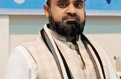 জাতির সর্বশ্রেষ্ঠ অর্জন মহান বিজয় দিবস—১৬ই ডিসেম্বর। এই গৌরবোজ্জ্বল ও ঐতিহাসিক দিনে বাংলাদেশ জামায়াতে ইসলামী পিরুজালী ইউনিয়নের পক্ষ থেকে দেশবাসীর সর্বস্তরের জনগণের প্রতি জানাই আন্তরিক শুভেচ্ছা, অভিনন্দন ও সংগ্রামী সালাম। ১৯৭১ সালের মহান মুক্তিযুদ্ধে আত্মোৎসর্গকারী বীর শহীদদের প্রতি রইল গভীর শ্রদ্ধা ও বিনম্র কৃতজ্ঞতা। তাঁদের রক্তের বিনিময়ে অর্জিত স্বাধীনতা ও সার্বভৌমত্ব আমাদের কাছে শুধু একটি অর্জন নয়—এটি আমাদের প্রেরণা, আমাদের শপথ এবং আমাদের রাজনৈতিক ও নৈতিক অঙ্গীকার। আজকের এই বিজয়ের দিনে আমরা দৃঢ়ভাবে বিশ্বাস করি—মুক্তিযুদ্ধের প্রকৃত চেতনা বাস্তবায়ন সম্ভব কেবল জনগণের অধিকার প্রতিষ্ঠা, গণতন্ত্র পুনরুদ্ধার এবং ন্যায়ভিত্তিক রাষ্ট্রব্যবস্থা নিশ্চিত করার মাধ্যমে। বাংলাদেশ জামায়াতে ইসলামীর একটি ইসলামী দল। আল্লাহর হুকুম ও রাসুলের(স) হাদীস অনুযায়ী খেলাফতের মাধ্যমে আমরা একটি সুখী, সমৃদ্ধ, স্বনির্ভর ও গণতান্ত্রিক বাংলাদেশ গড়তে বদ্ধপরিকর।আসুন, বিজয়ের চেতনাকে হৃদয়ে ধারণ করে সকল অন্যায়, বৈষম্য ও দুঃশাসন এবং চাঁদাবাজদের বিরুদ্ধে ঐক্যবদ্ধভাবে সংগ্রাম করি। দেশের স্বাধীনতা ও সার্বভৌমত্ব রক্ষায়, জনগণের ভোটাধিকার ও বাকস্বাধীনতা প্রতিষ্ঠায় সবাইকে এক কাতারে দাঁড়ানোর আহ্বান জানাই। মহান বিজয় দিবসে এই হোক আমাদের অঙ্গীকার—ইসলামী আদর্শে অনুপ্রাণিত হয়ে বাংলাদেশকে এগিয়ে নেওয়ার সংগ্রাম অব্যাহত থাকবে। বাংলাদেশ জামায়াতে ইসলামী, পিরুজালী ইউনিয়নের সংগ্রামী আমির, মোঃ কামরুজ্জামান মন্ডল।