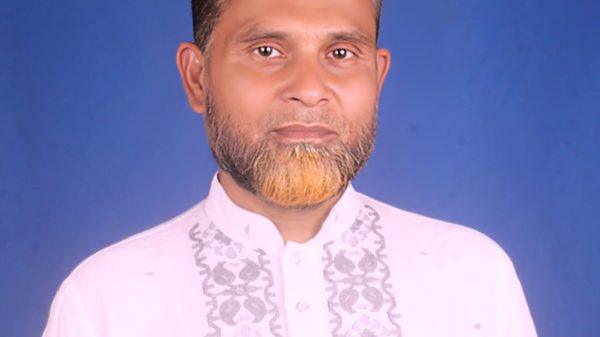 জাতির সর্বশ্রেষ্ঠ অর্জন মহান বিজয় দিবস—১৬ই ডিসেম্বর। এই গৌরবোজ্জ্বল ও ঐতিহাসিক দিনে বাংলাদেশ জামায়াতে ইসলামী গাজীপুর সদর উপজেলার পক্ষ থেকে দেশবাসীর সর্বস্তরের জনগণের প্রতি জানাই আন্তরিক শুভেচ্ছা, অভিনন্দন ও সংগ্রামী সালাম। ১৯৭১ সালের মহান মুক্তিযুদ্ধে আত্মোৎসর্গকারী বীর শহীদদের প্রতি রইল গভীর শ্রদ্ধা ও বিনম্র কৃতজ্ঞতা। তাঁদের রক্তের বিনিময়ে অর্জিত স্বাধীনতা ও সার্বভৌমত্ব আমাদের কাছে শুধু একটি অর্জন নয়—এটি আমাদের প্রেরণা, আমাদের শপথ এবং আমাদের রাজনৈতিক ও নৈতিক অঙ্গীকার। আজকের এই বিজয়ের দিনে আমরা দৃঢ়ভাবে বিশ্বাস করি—মুক্তিযুদ্ধের প্রকৃত চেতনা বাস্তবায়ন সম্ভব কেবল জনগণের অধিকার প্রতিষ্ঠা, গণতন্ত্র পুনরুদ্ধার এবং ন্যায়ভিত্তিক রাষ্ট্রব্যবস্থা নিশ্চিত করার মাধ্যমে। বাংলাদেশ জামায়াতে ইসলামীর একটি ইসলামী দল। আল্লাহর হুকুম ও রাসুলের(স) হাদীস অনুযায়ী দেশ পরিচালনার মাধ্যমে আমরা একটি সুখী, সমৃদ্ধ, স্বনির্ভর ও গণতান্ত্রিক বাংলাদেশ গড়তে বদ্ধপরিকর।আসুন, বিজয়ের চেতনাকে হৃদয়ে ধারণ করে সকল অন্যায়, বৈষম্য ও দুঃশাসন এবং চাঁদাবাজদের বিরুদ্ধে ঐক্যবদ্ধভাবে সংগ্রাম করি। দেশের স্বাধীনতা ও সার্বভৌমত্ব রক্ষায়, জনগণের ভোটাধিকার ও বাকস্বাধীনতা প্রতিষ্ঠায় সবাইকে এক কাতারে দাঁড়ানোর আহ্বান জানাই। মহান বিজয় দিবসে এই হোক আমাদের অঙ্গীকার—ইসলামী আদর্শে অনুপ্রাণিত হয়ে বাংলাদেশকে এগিয়ে নেওয়ার সংগ্রাম অব্যাহত থাকবে। বাংলাদেশ জামায়াতে ইসলামী, গাজীপুর সদর উপজেলার সংগ্রামী নায়েবে আমির, অধ্যক্ষ মোঃ আব্দুল বারী ।